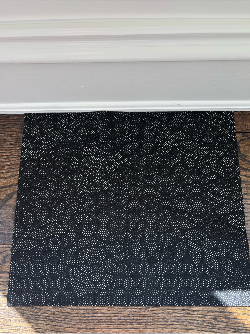 Black Cat-Themed Pet Feeding Mat with Starry Design - Black - Picture 4 of 5